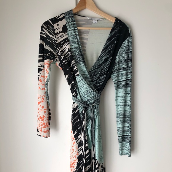 Diane Von Furstenberg Dresses & Skirts - Diane von Furstenburg straight wrap dress
